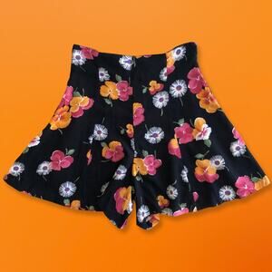 90's vintage black floral high waisted culotte wide leg shorts Size 3/4 esprit